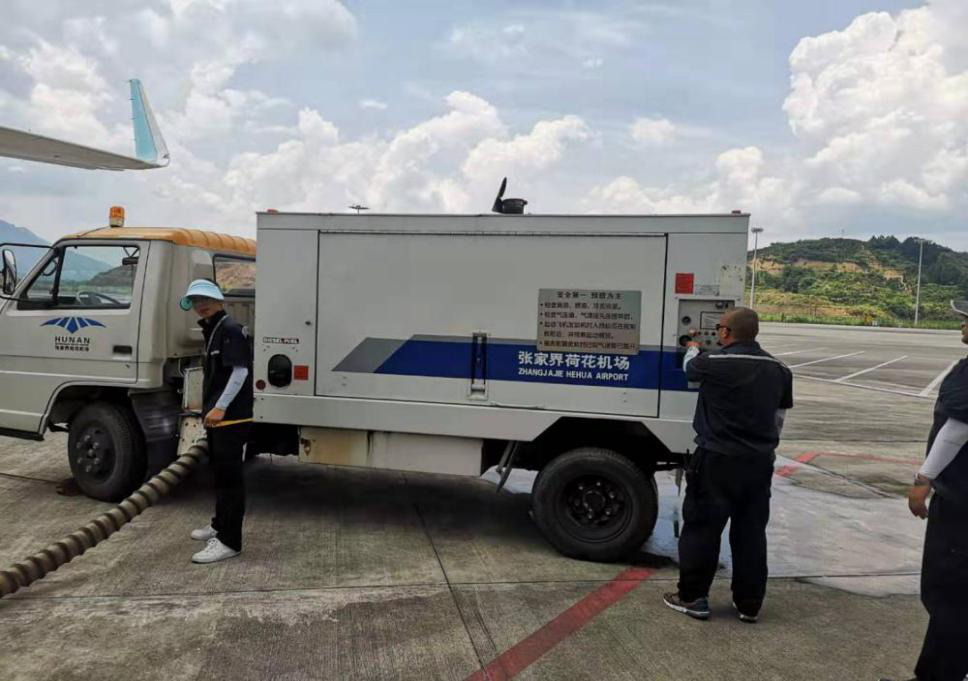 確保旅客順暢出行，機場一線職工高溫堅守！