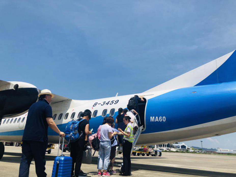 確保旅客順暢出行，機場一線職工高溫堅守！
