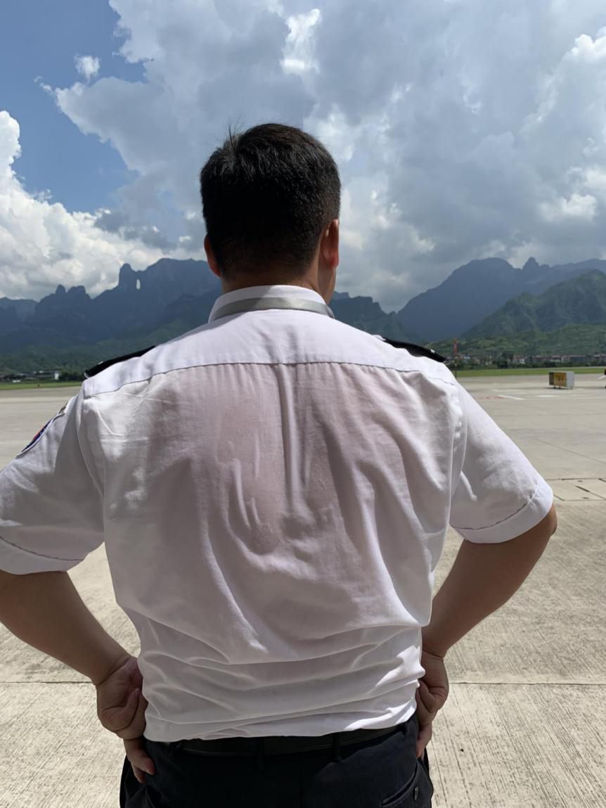 確保旅客順暢出行，機場一線職工高溫堅守！